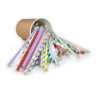 Gekleurde papieren rietjes